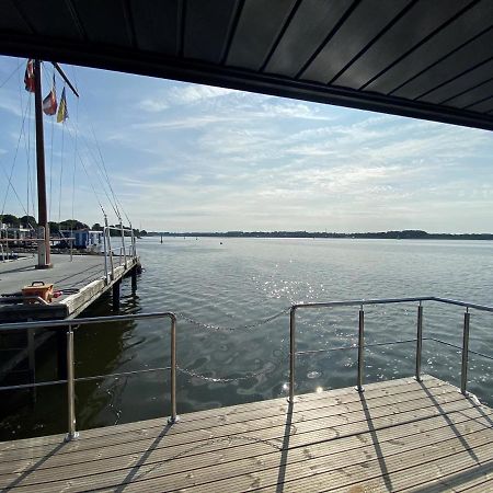 Hausboot Fjord Nordstern Mit Dachterrasse In Schleswig Hotel Екстериор снимка