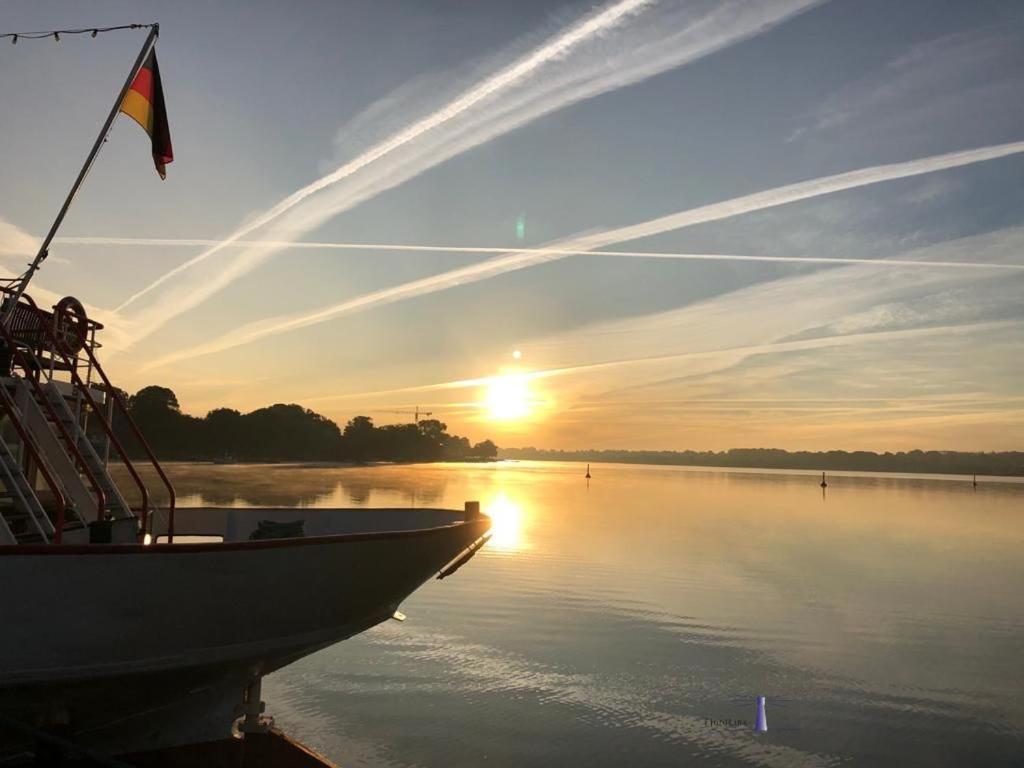 Hausboot Fjord Nordstern Mit Dachterrasse In Schleswig Hotel Екстериор снимка