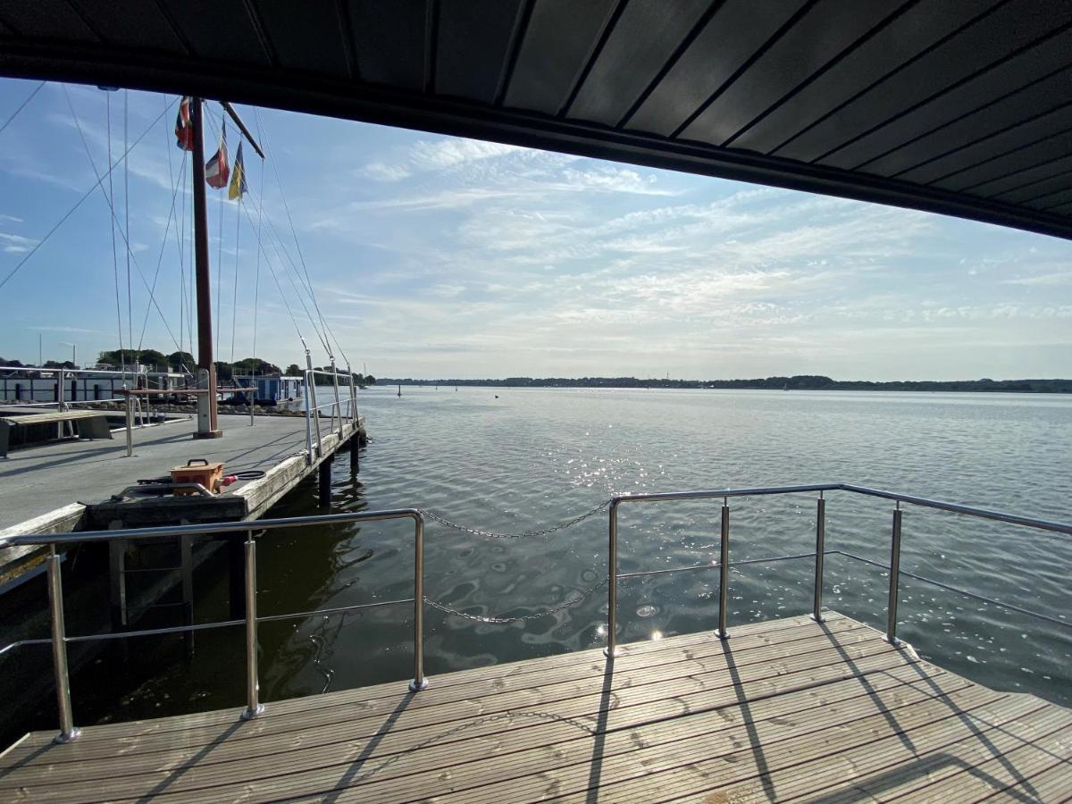 Hausboot Fjord Nordstern Mit Dachterrasse In Schleswig Hotel Екстериор снимка
