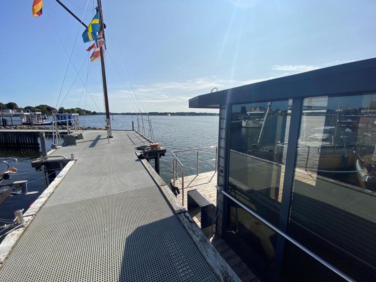Hausboot Fjord Nordstern Mit Dachterrasse In Schleswig Hotel Екстериор снимка