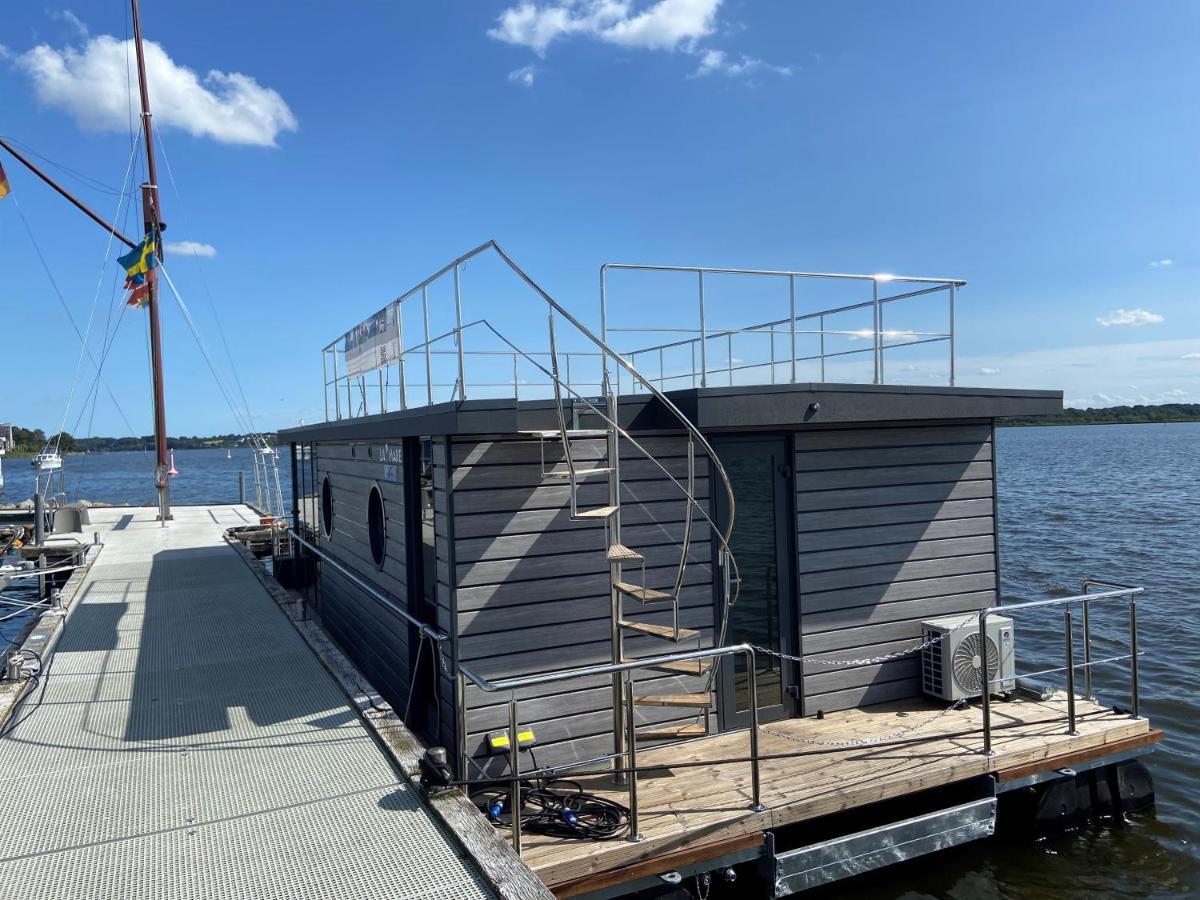 Hausboot Fjord Nordstern Mit Dachterrasse In Schleswig Hotel Екстериор снимка